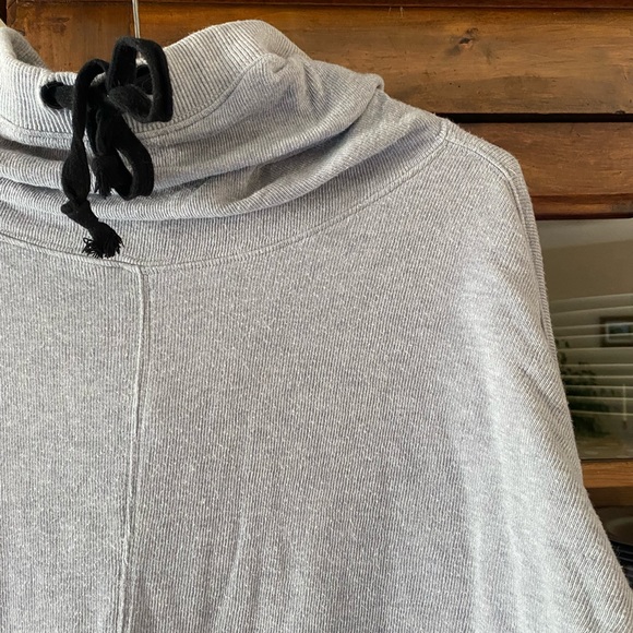 Forever 21 Contemporary Hoodie - Picture 5 of 14